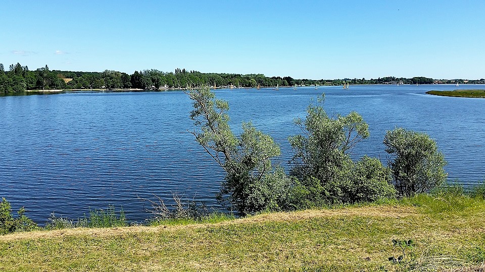 The lake at Baye